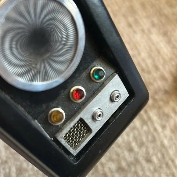 Star Trek communicator- prop? - Picture 4 of 6